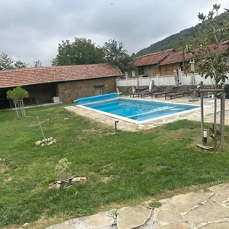 Chez Le Colonel Pool House *