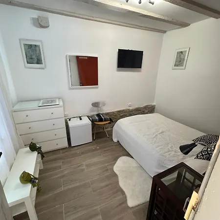 Chez Le Colonel Pool House Casa de hóspedes *