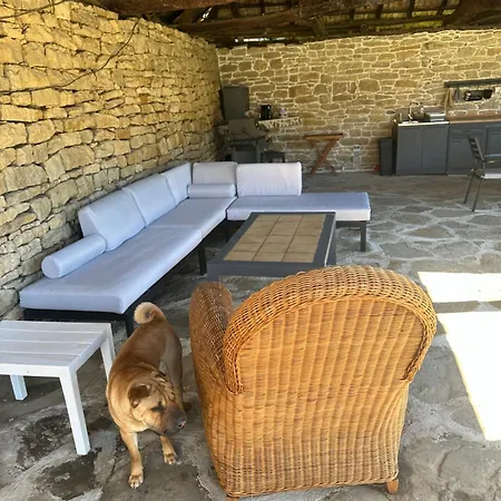 Chez Le Colonel Pool House Casa de hóspedes Dobromirka