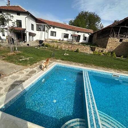 Chez Le Colonel Pool House בית הארחה