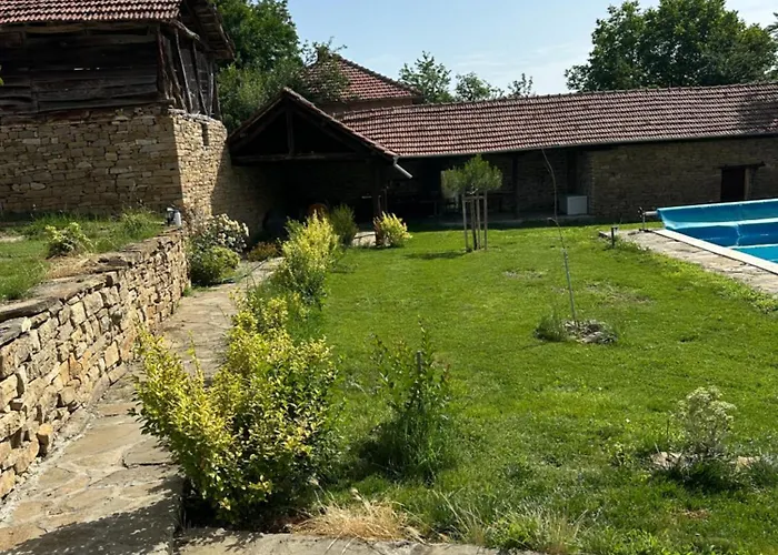 Chez Le Colonel Pool House Pensiune