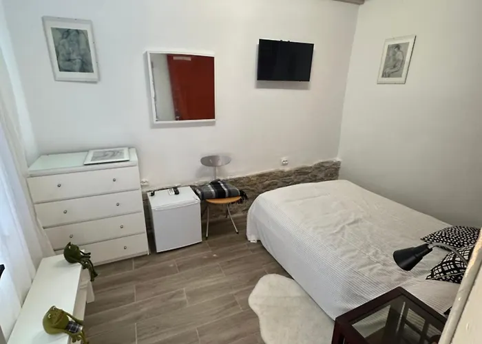 Chez Le Colonel Pool House Pensiune *