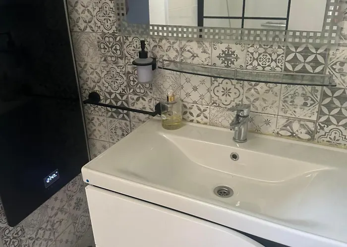 Chez Le Colonel Pool House Pensiune